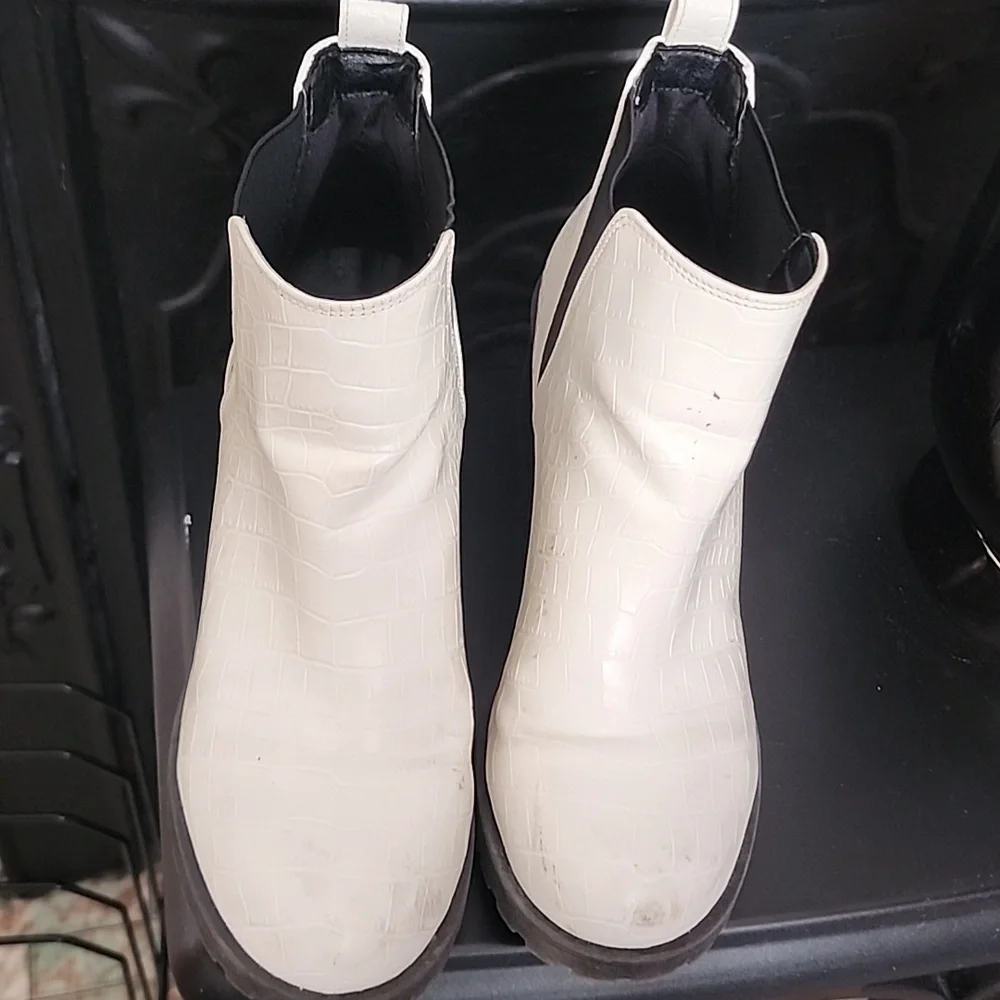 Dirty Laundry Cream Ankle Boots, Size 7.5
